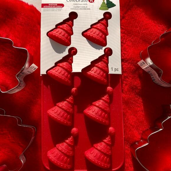 NWT Christmas Tree Candy and 5 Christmas Tree Cookie Cutters - Picture 1 of 8